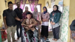 Dinsos Sleman Berikan Kursi Roda untuk Lansia Rentan di Condongcatur sebagai Bentuk Perlindungan Sosial