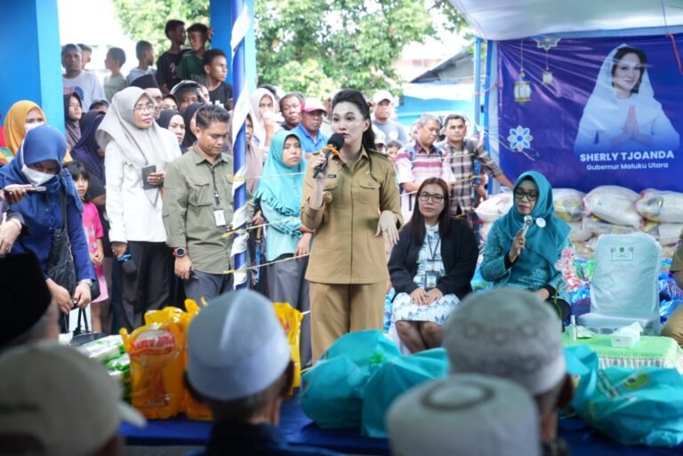Gubernur Sherly Tjoanda Laos Janji Pembangunan Pelabuhan Mudaffar Sjah, Sekaligus Salurkan 14 Ribu Paket Sembako Murah